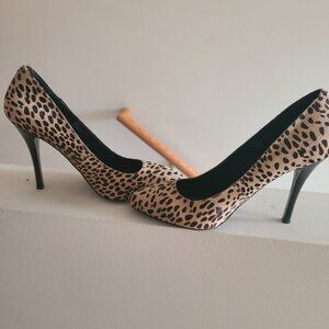Steve Madden Animal print pumps!